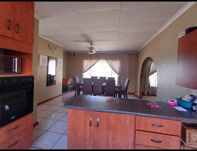 3 BEDROOM HOUSE FOR SALE IN BOOYSENS